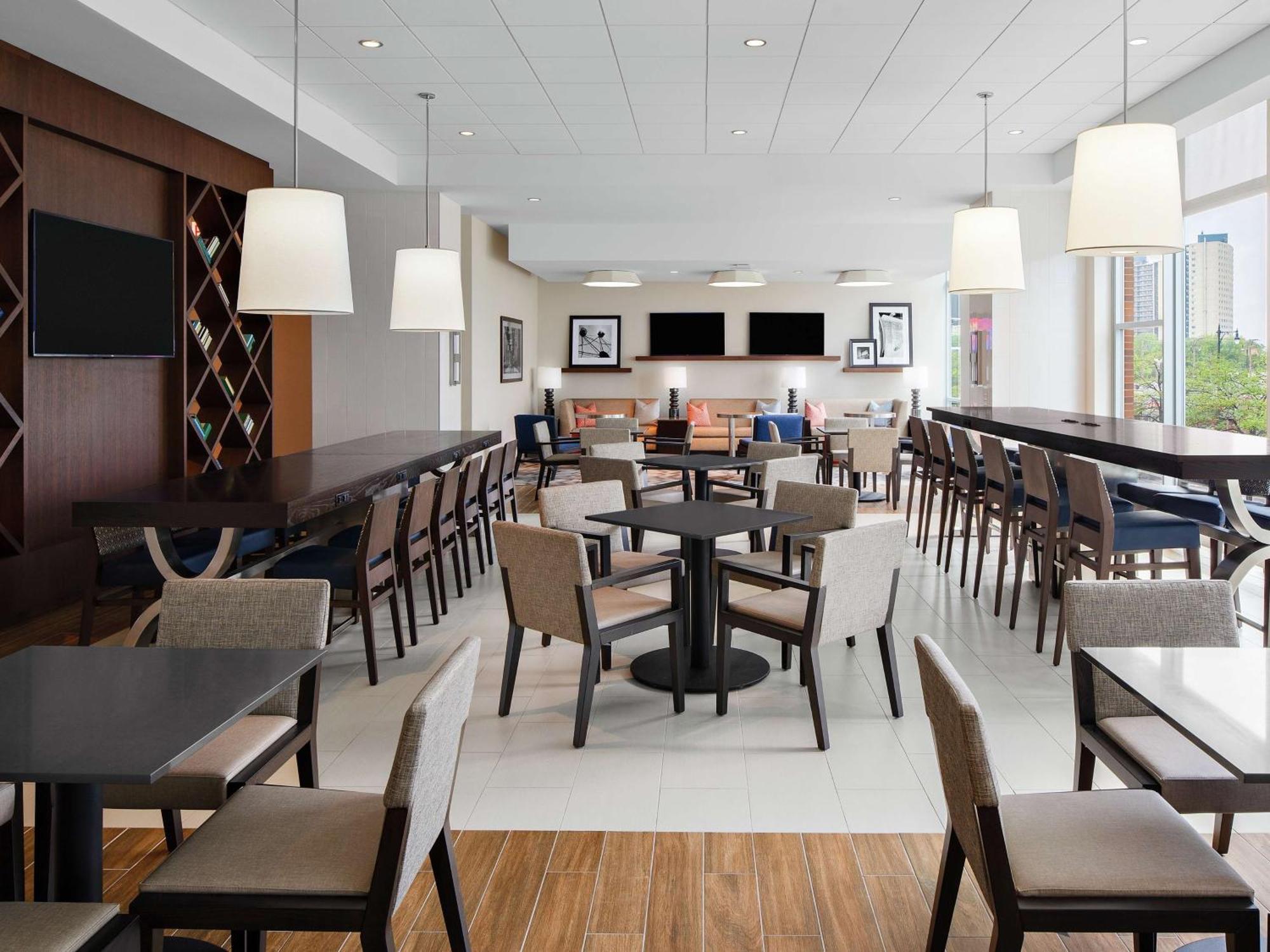 Hampton Inn Chicago Mccormick Place Eksteriør billede